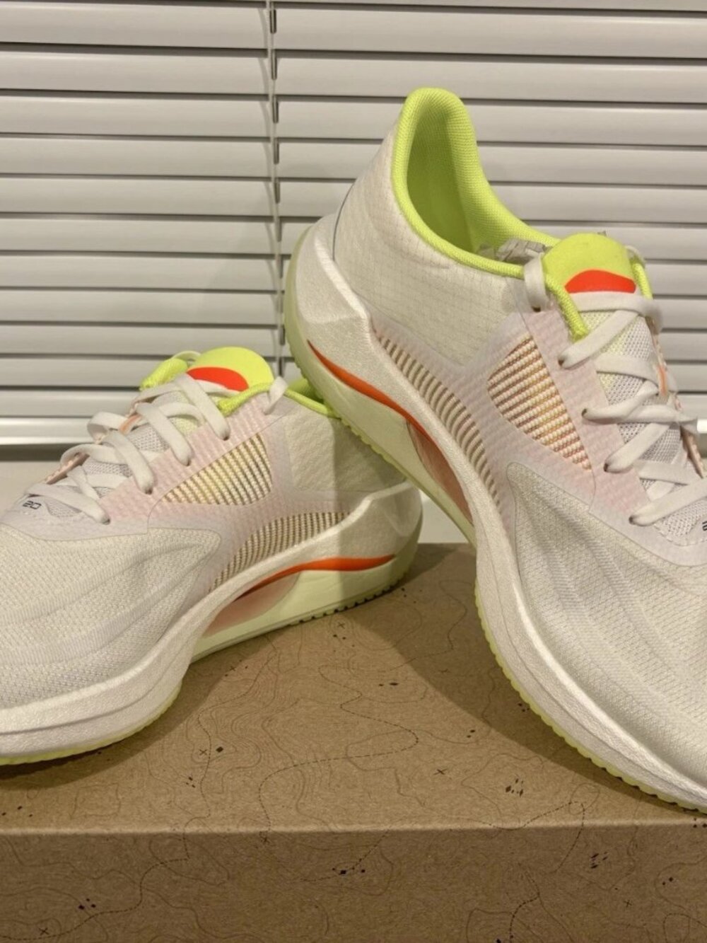 Li-Ning Super Light 20 Running Shoes, Men's 9, Lightweight Neutral Trainer